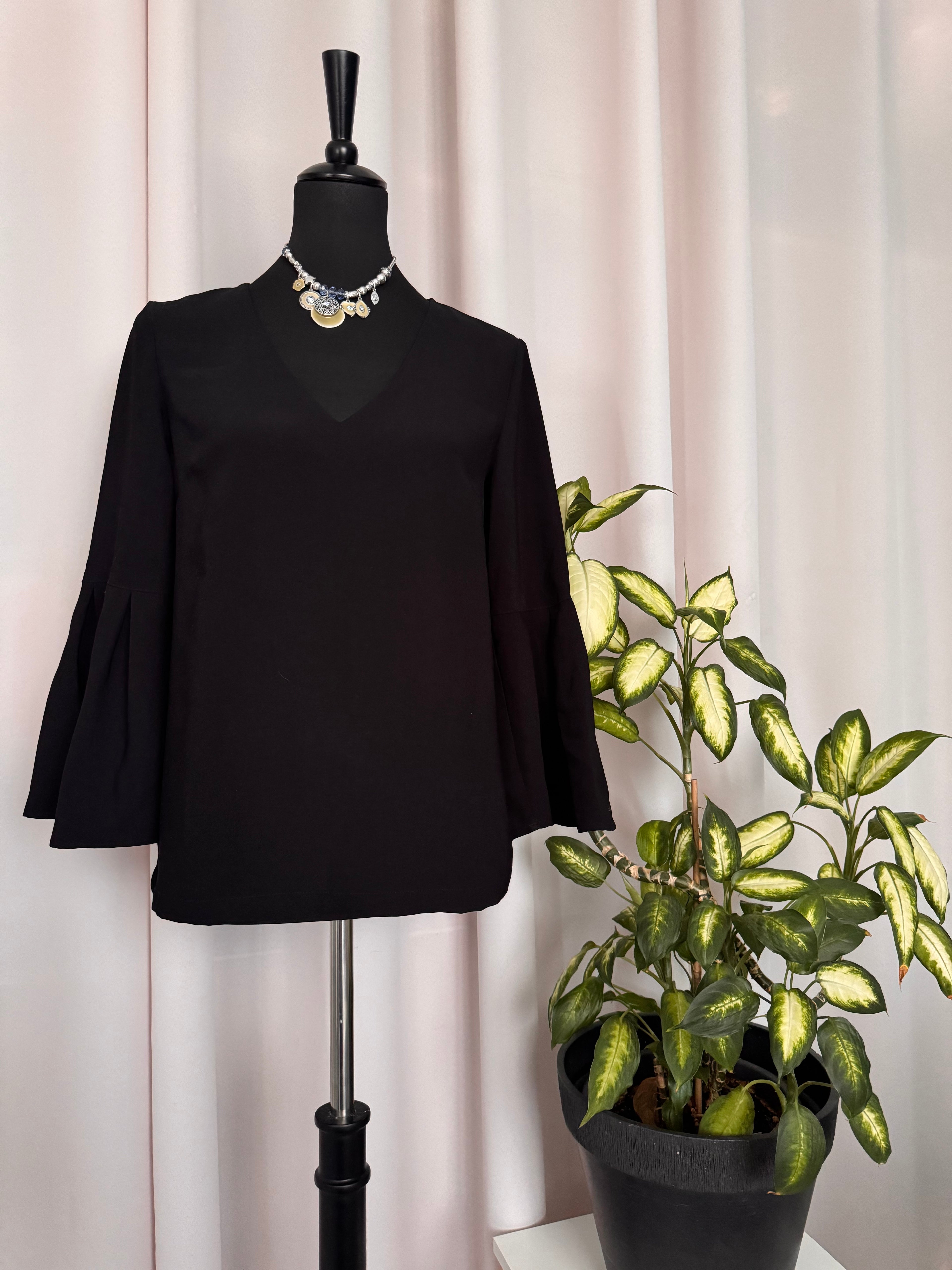 🖤🌿 Blouse H&M noire à manches évasées – Taille 36 🖤🌿